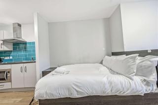 Cosy Budget Double Studio in Central Nottingham - 1