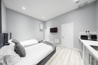 Balmoral Apartments - 5