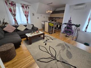 Smiley Apartment - 9