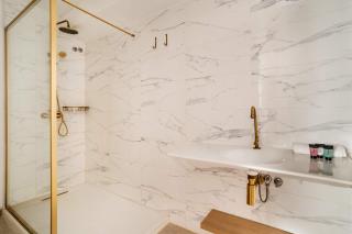 The Collection Barcelona - Paseo de Gracia 5BD and 3BTH for 10 with Terrace - 1