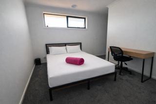 Spacious 5BDR Family Haven in Melbourne - 3