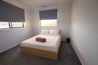 Spacious 5BDR Family Haven in Melbourne - 2