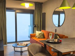 Urban Apartments Global Loft 17th Floor No 17 - Free Garage - Self Check-in - No deposit - 1