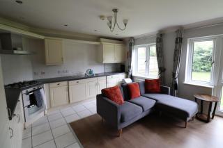 Bracknell 2 Bed Apartment with Parking - 6
