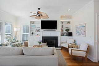 YH13: 13 Yacht Harbor - 1