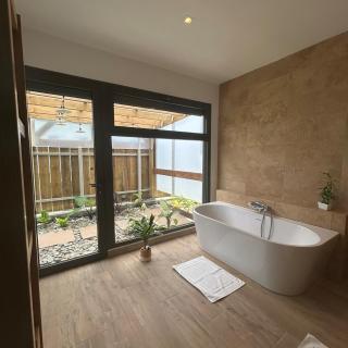 Villa avec Piscine & Jacuzzi privé, à Ste Suzanne - 9