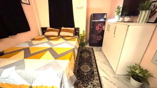 Private Room 2 with elegant living with balcony - 8