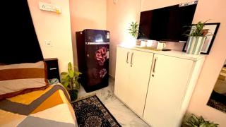 Private Room 2 with elegant living with balcony - 2