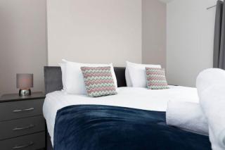 DiscountsContractorsWIFIFree ParkingSmart TV - 2