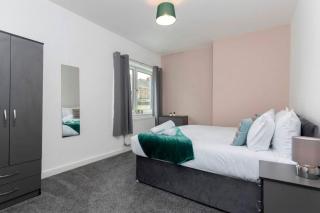 DiscountsContractorsWIFIFree ParkingSmart TV - 2