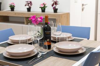 Serlio Luxury House near City Center, Station - 7