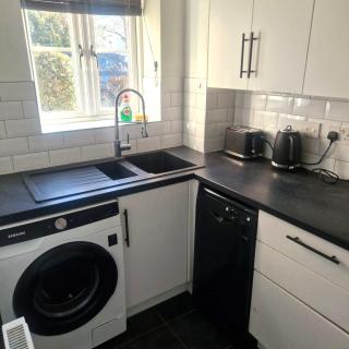 Rushden 3 BD 2 Bath Parking - 7