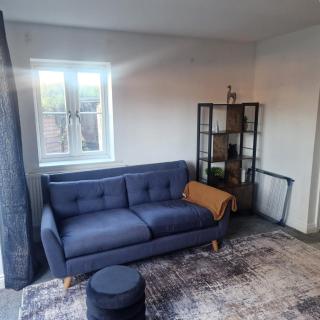 Spacious 3BR Home, 2 Bathrooms, Parking, Rushden - 3