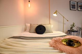 Historic Old Town Living - Smardan Street Studios - 8