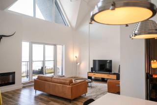 402 - The Penthouse Luxury Condo - View and Pool - 1