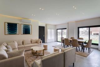 The Green Escape 4BR Villa By Travelholic - 7