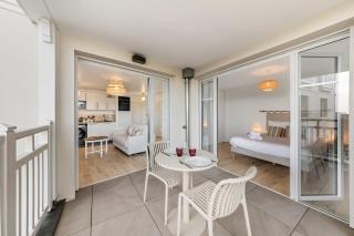 Rozven 1 Bedroom Apartment Balcony - 6