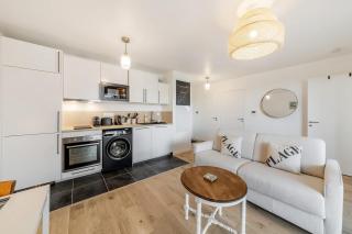 Rozven 1 Bedroom Apartment Balcony - 2