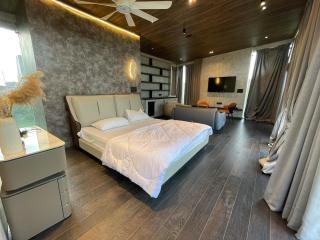 Medlin 2 - Nature-Inspired Luxury cabin with Jacuzzi in Hyderabad by Homeyhuts - 4