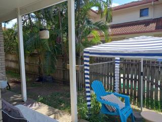 Air conditioned Holiday Dream Castle Youth Hotel - 6