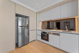 Docklands Waterfront Hideaway - 5