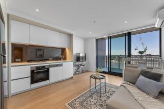 Docklands Waterfront Hideaway - 1