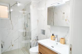 Renas Guesthouse - 8