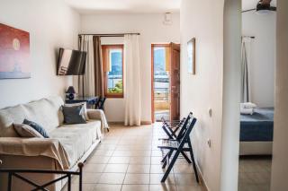 Renas Guesthouse - 3