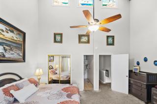 Wow! 5 min walk to the Beach with Pool and BBQ! - 9