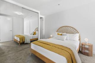 2BR Port Melbourne apt - 2 min walk from beach - 9