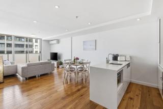 2BR Port Melbourne apt - 2 min walk from beach - 7