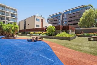 2BR Port Melbourne apt - 2 min walk from beach - 6