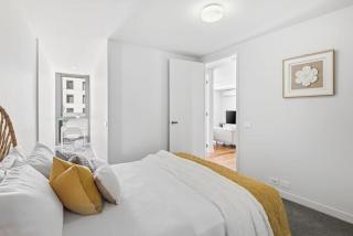 2BR Port Melbourne apt - 2 min walk from beach - 4