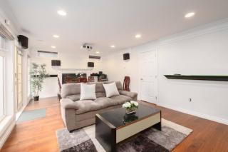 Comfort 2-BR Suite in Arbutus – Private Entrance - 9