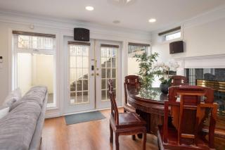 Comfort 2-BR Suite in Arbutus – Private Entrance - 8