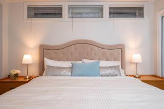 Comfort 2-BR Suite in Arbutus – Private Entrance - 5