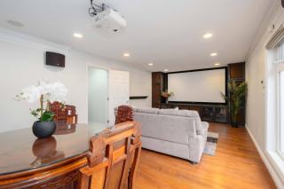 Comfort 2-BR Suite in Arbutus – Private Entrance - 1