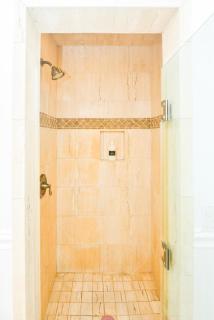 Large Room with Private Entrance in Beverly Hills - 1