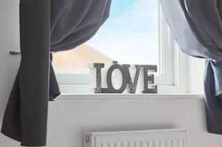 Stylish 2 Bedroom Duplex Apartment - Close to City Centre - Balcony, Free Parking, Self-Check-In, Fast Wifi & Smart TVs by Yoko Property - 3