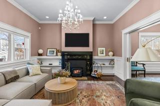 Luxury 2BR Executive Near DT Off Street Parking - 0