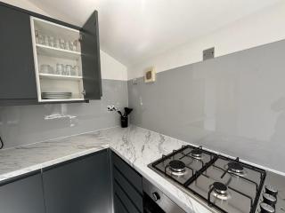 Peaceful Hot Tub Retreat with Private Garden - 1