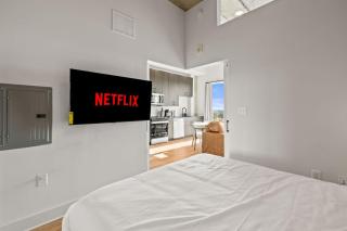 Cozy Channelside 1BR - Near DT With Free Pool & Gym - 3