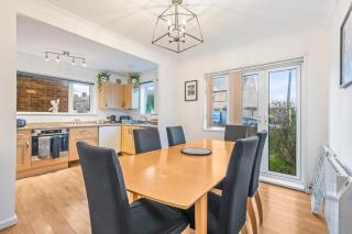 Comfortable 4-BDR House, Sleeps 7, WIFI, Secure Parking - Cambridge - 3