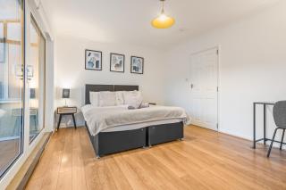 Comfortable 4-BDR House, Sleeps 7, WIFI, Secure Parking - Cambridge - 5