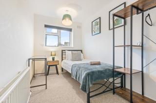 Cosy 4-Bed House - Guests 7, Parking & Ultra-Speed Wi-Fi - Cambridge - 5