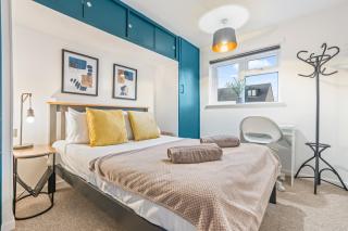 Comfortable 4-BDR House, Sleeps 7, WIFI, Secure Parking - Cambridge - 5