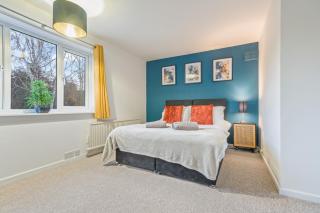 Elegant 4-BDR House, Sleeps 7, Free WIFI, Ample Parking - Cambridge - 8