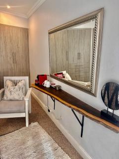 Spacious Private Suite in Central Morningside - 9