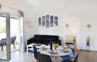 Modern holiday home with shared pool - 4