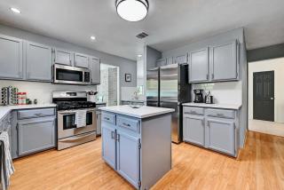 Modern 3BR 2BA Home in Vibrant Austin w Pool - 6